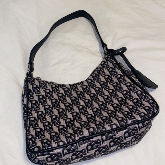 ‼️SOLD‼️Black and white shoulder bag - Picture 2 of 3
